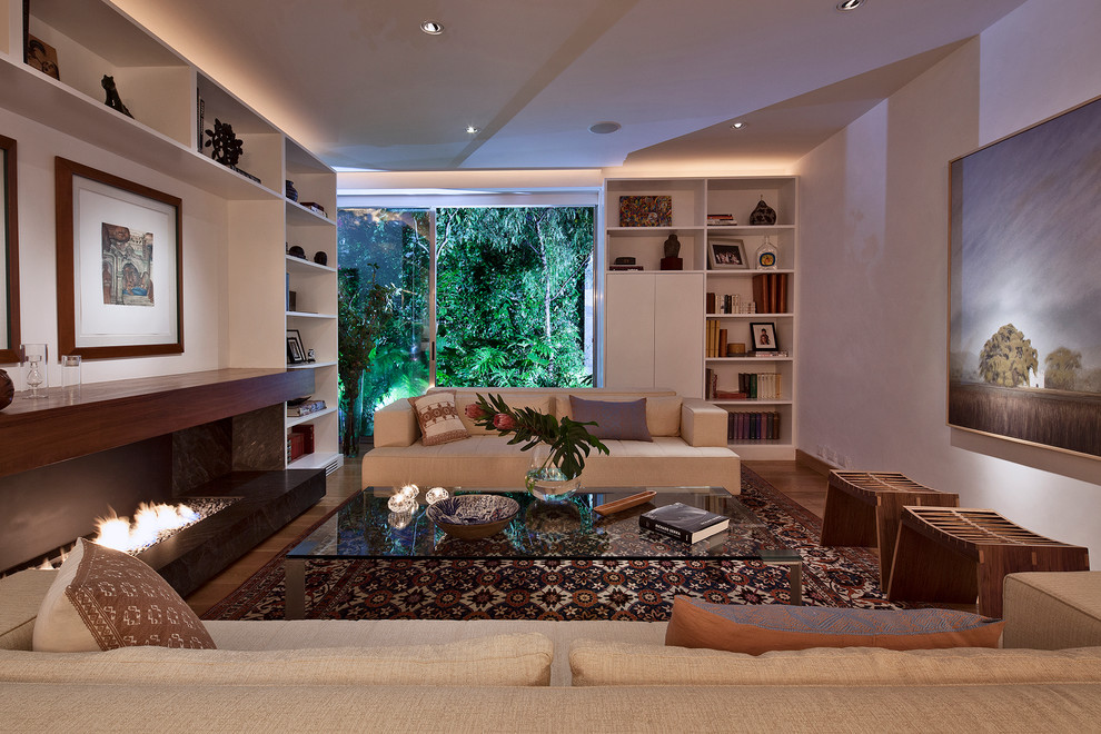 Mid-sized contemporary living room in Mexico City.