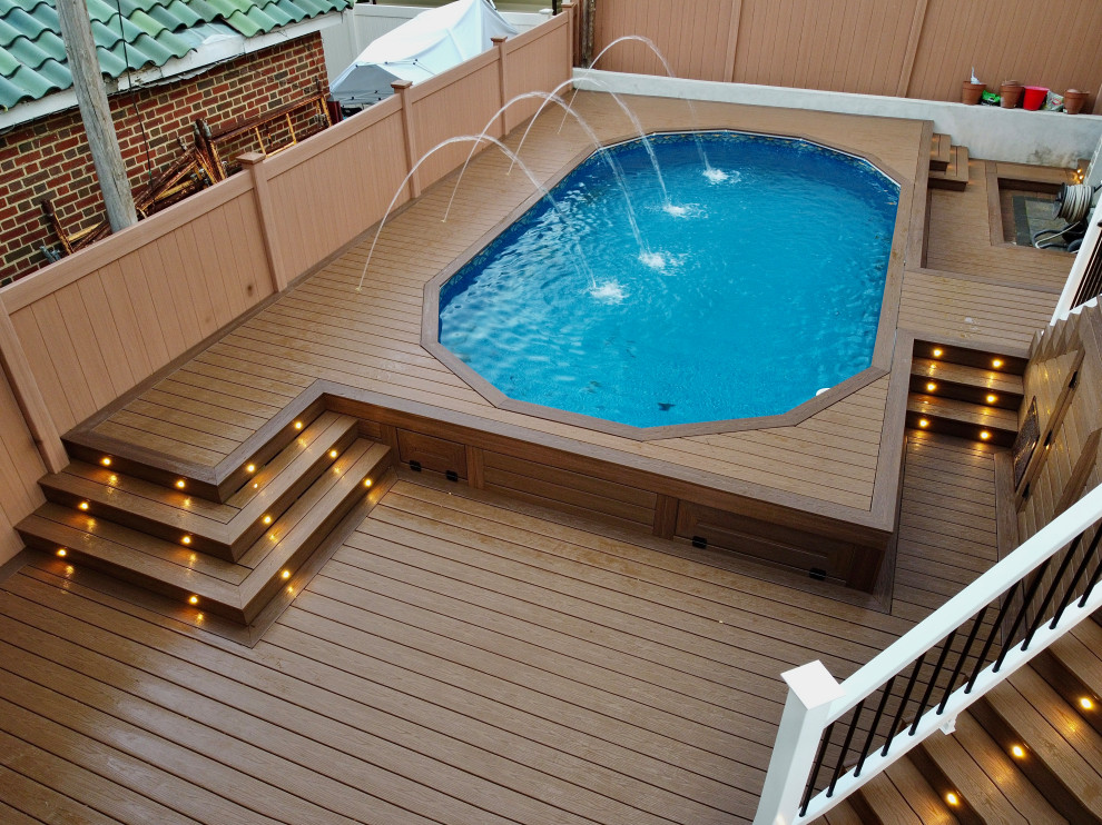 Foto di una grande piscina fuori terra classica personalizzata dietro casa con fontane e pedane