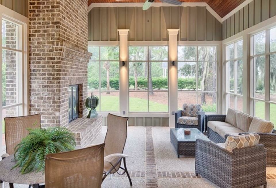 Inspiration for a transitional home design remodel in Chicago
