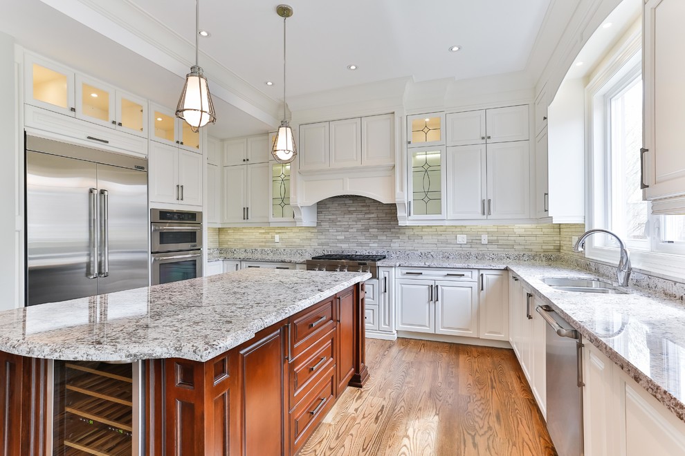 Kitchen - transitional kitchen idea in Toronto