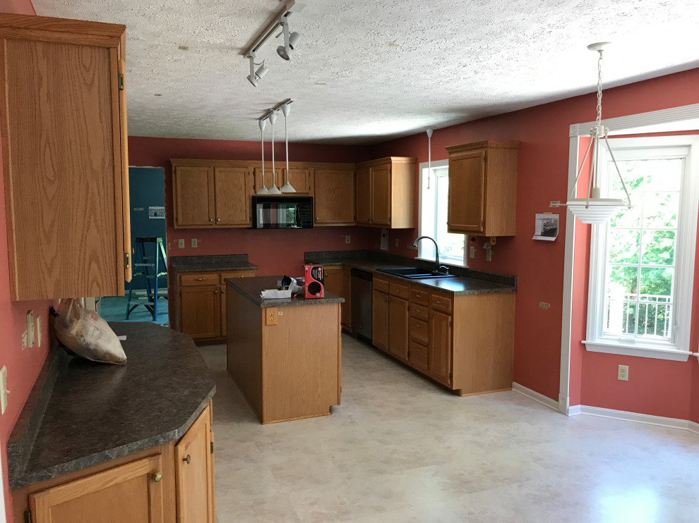 Inspiration for a transitional kitchen remodel in Cincinnati