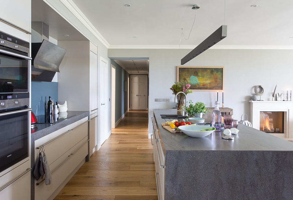 Photo of a contemporary kitchen in Edinburgh.