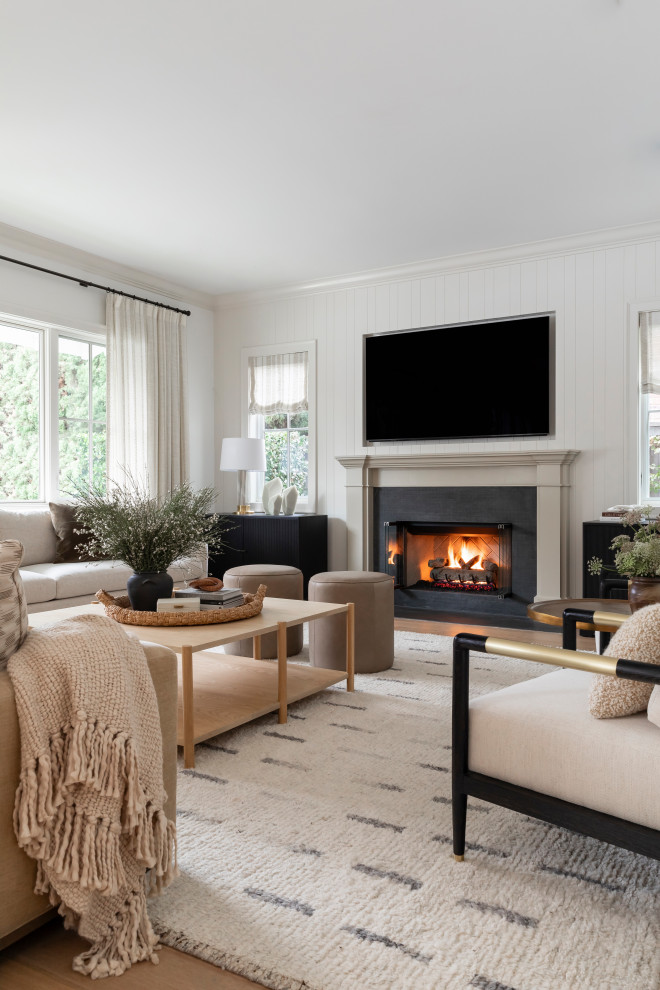 Example of a transitional living room design in Orange County