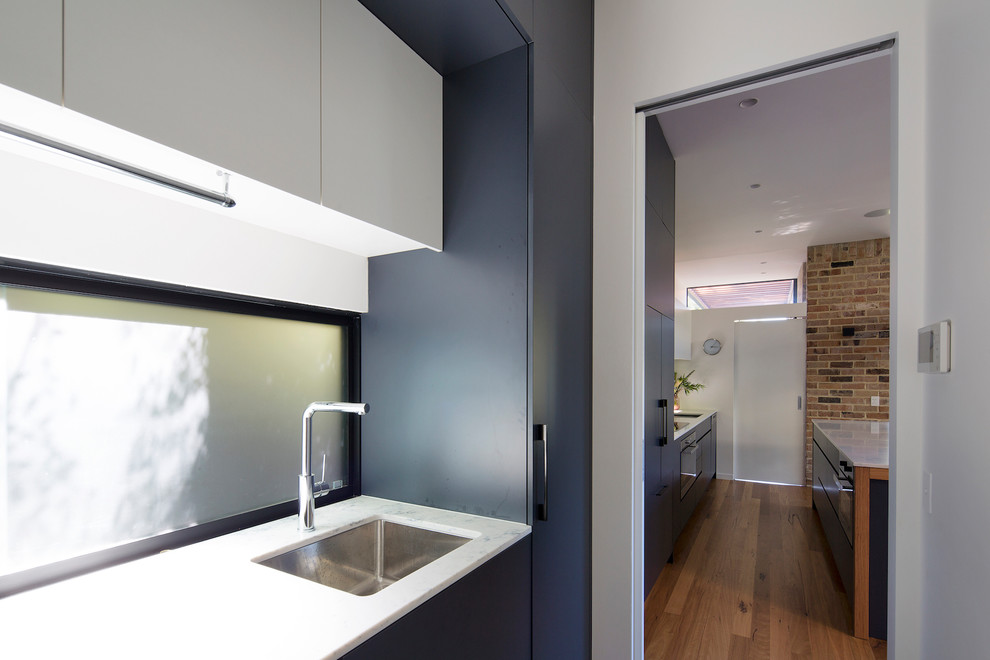 This is an example of a contemporary laundry room in Sydney.