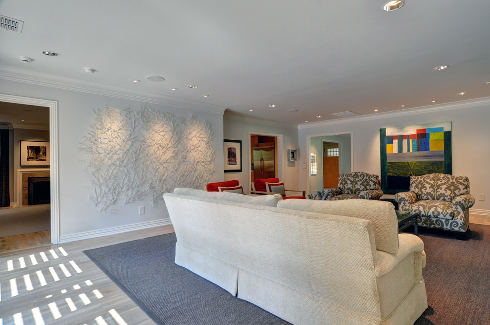 Example of a transitional home design design in Dallas