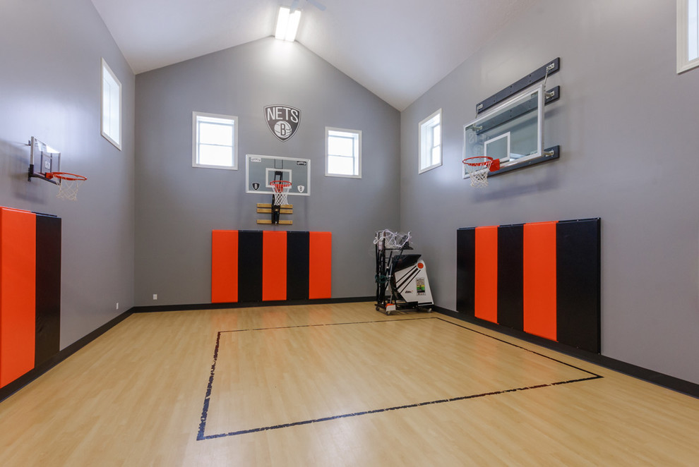Inspiration for a large country indoor sport court in Cleveland with grey walls.