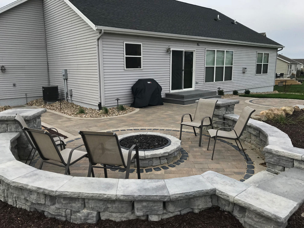 Home design - transitional home design idea in Cedar Rapids
