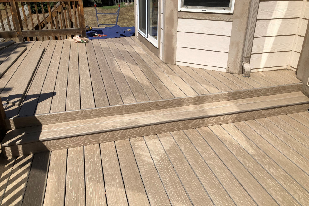Example of a mid-sized backyard second story deck design with no cover