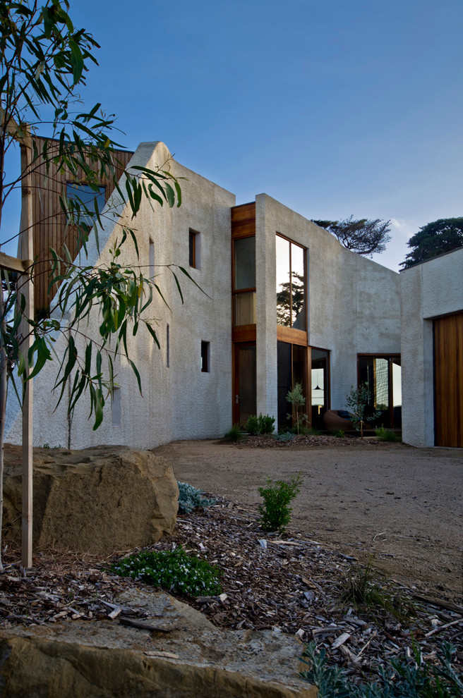 This is an example of a mid-sized contemporary exterior in Geelong.
