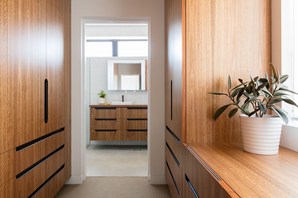 This is an example of a contemporary bathroom in Sydney.