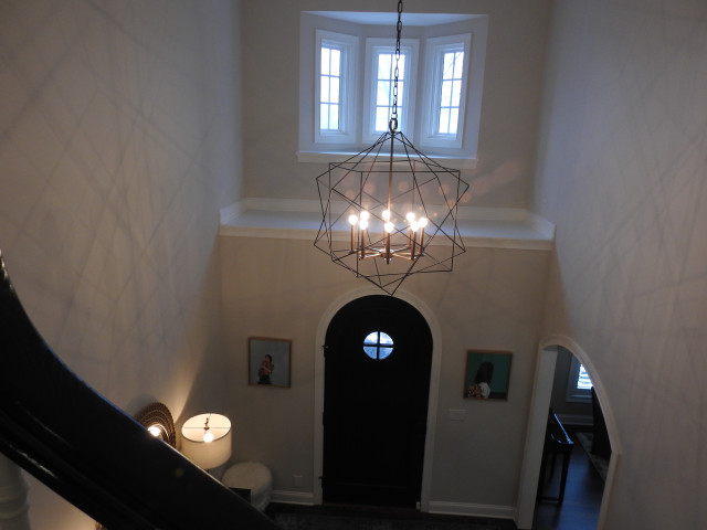 Inviting Transitionally Designed Home nyklassisk-entre