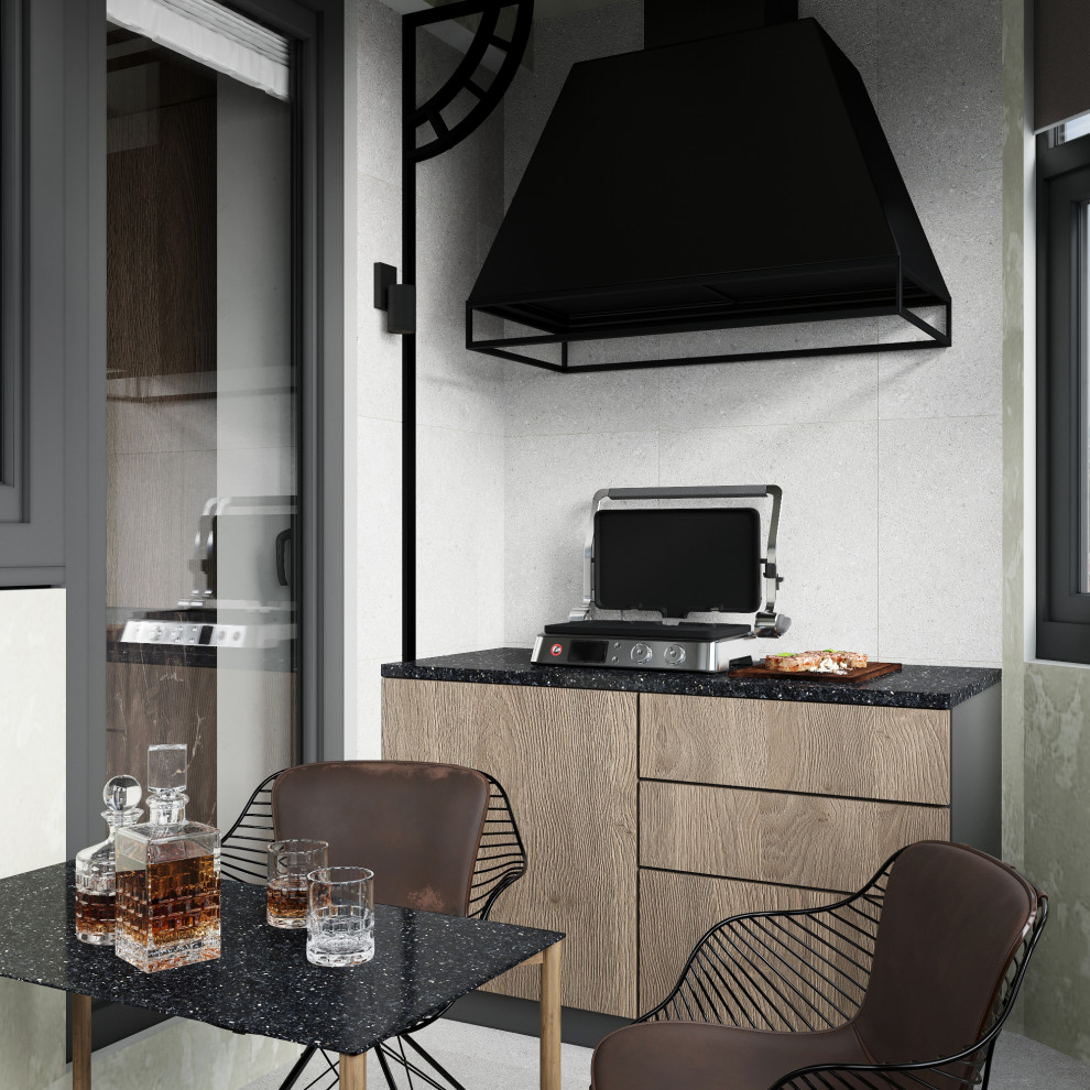 С мужским характером