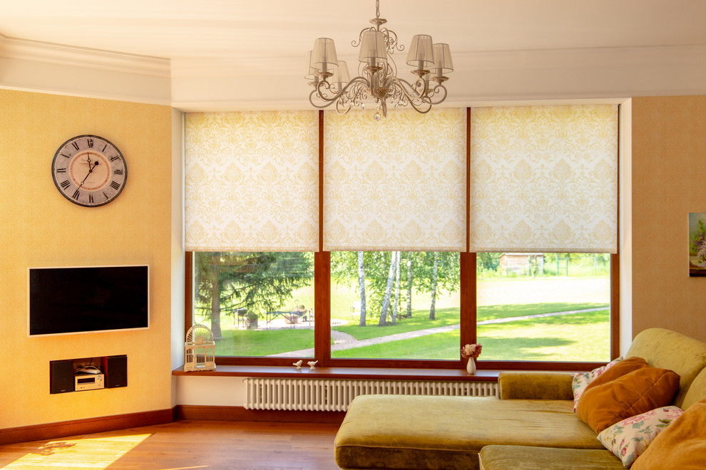 Рулонные шторы в гостинной