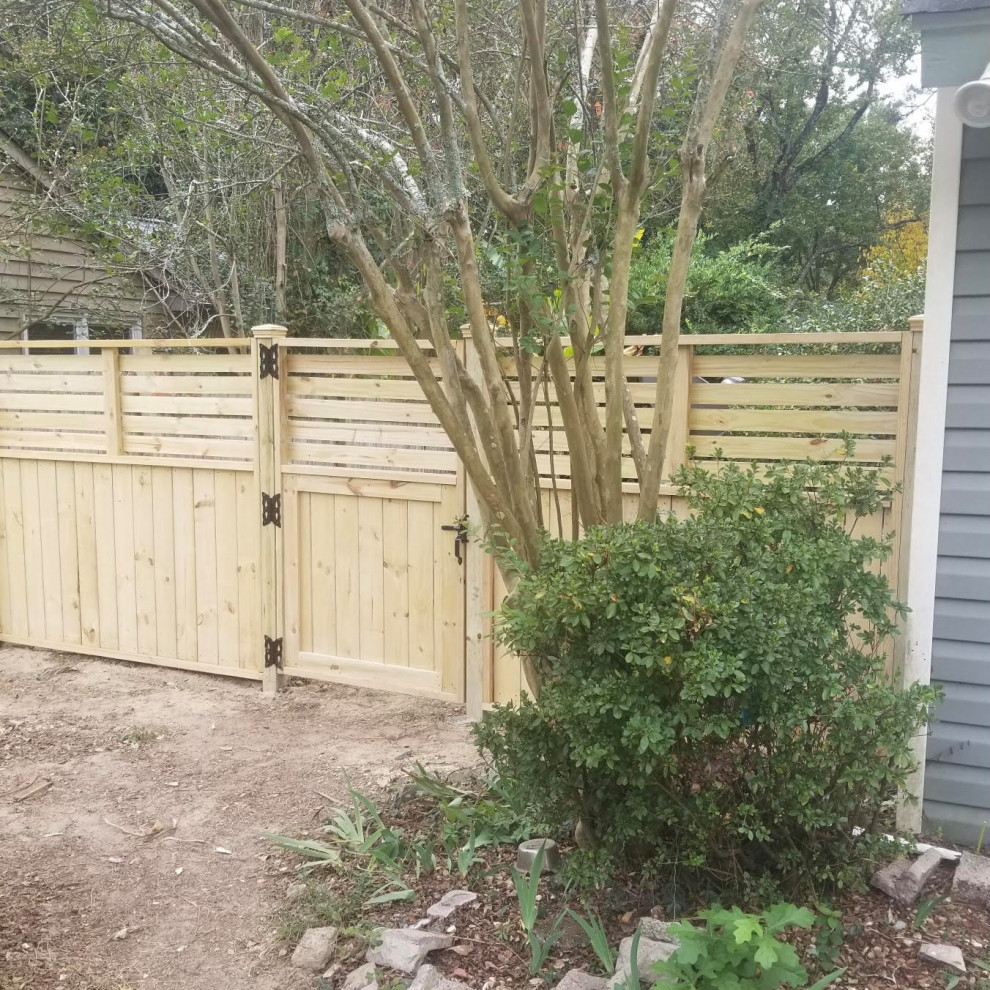 Custom Fencing off Pleasant Home