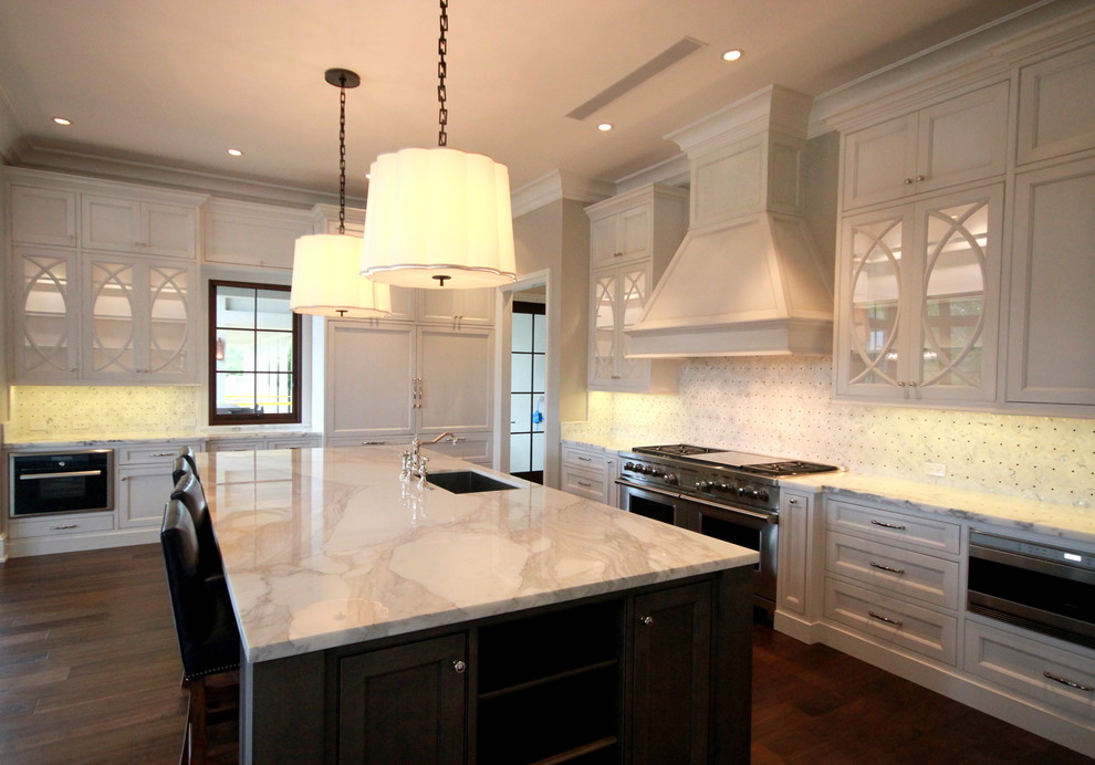 Transitional kitchen photo in Miami