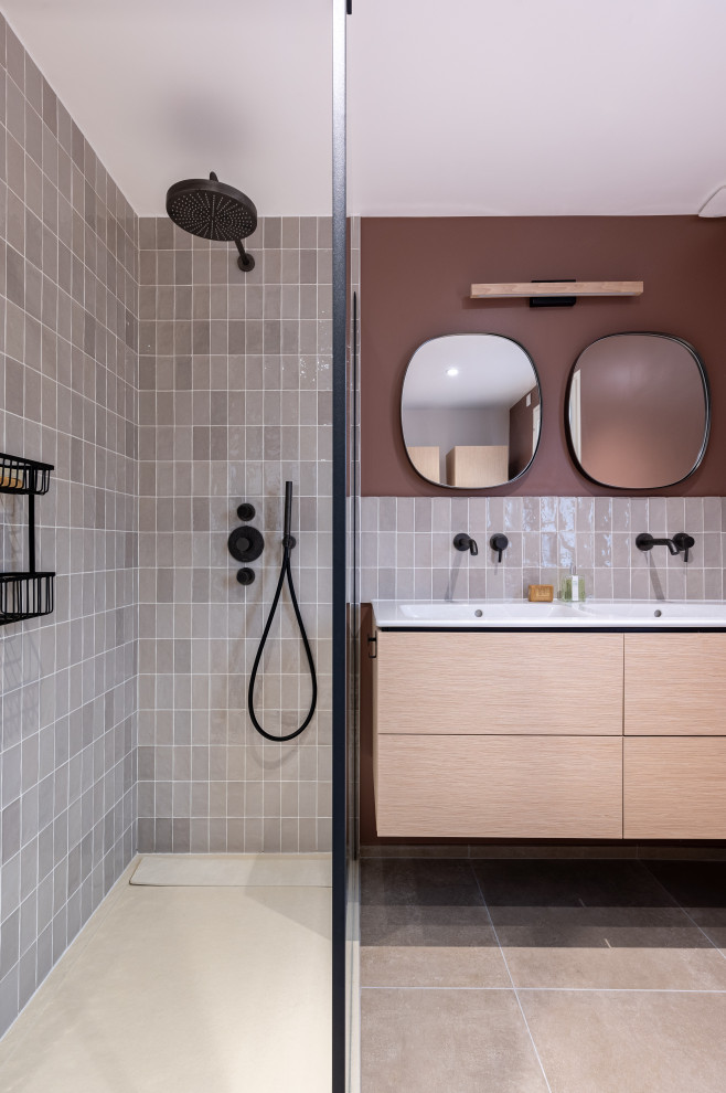 Design ideas for a mid-sized contemporary master bathroom in Paris with beaded inset cabinets, light wood cabinets, a curbless shower, beige tile, ceramic tile, terrazzo floors, a console sink, solid surface benchtops, a hinged shower door, white benchtops, a double vanity and a floating vanity.