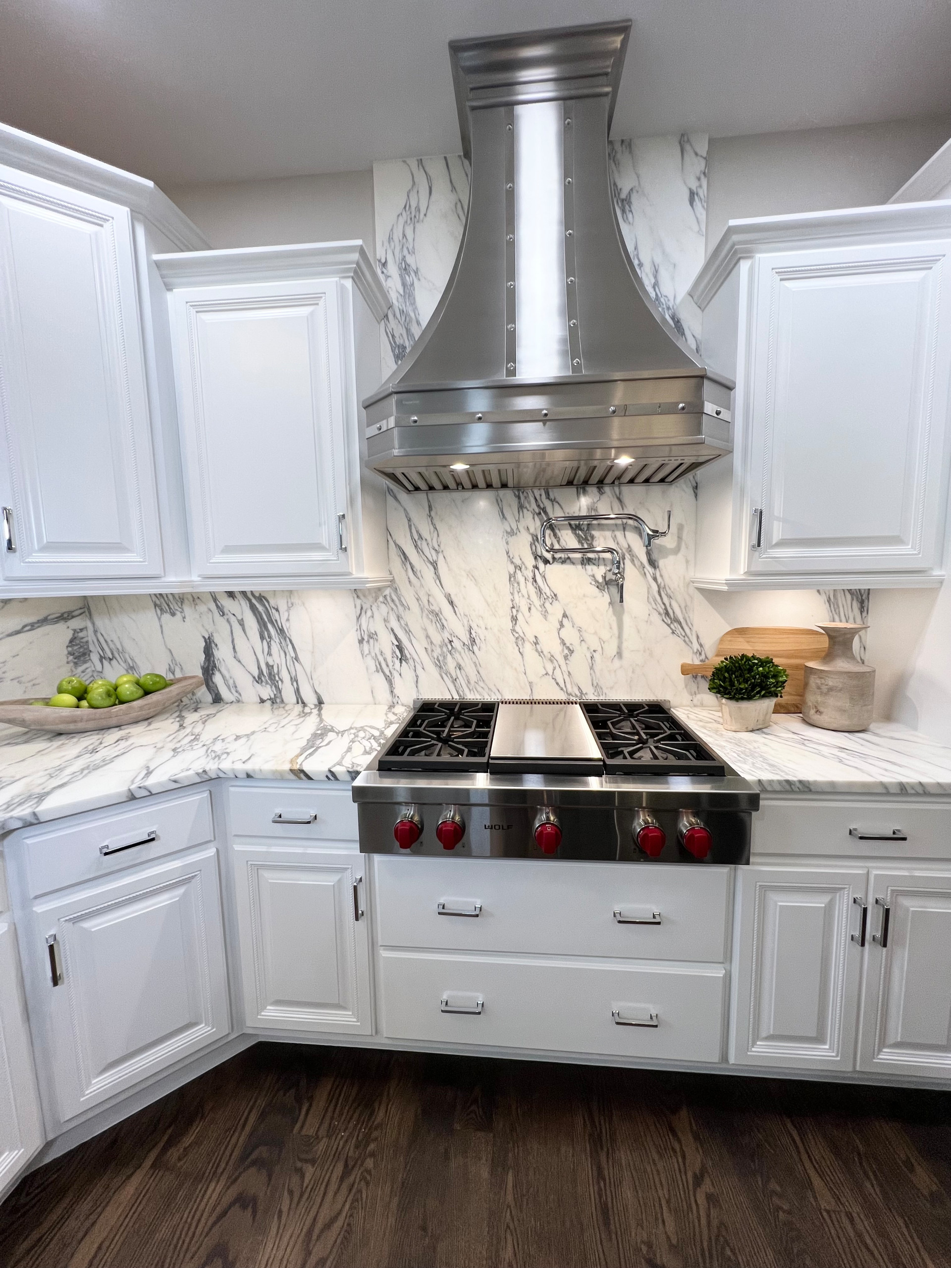 Beautiful and Timeless White Kitchen