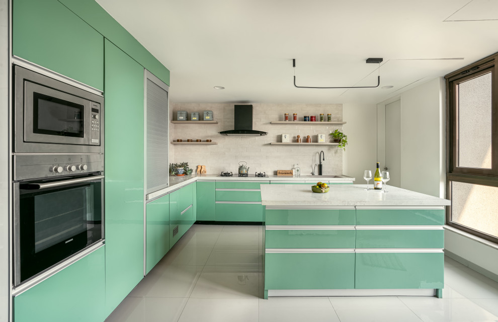 This is an example of a contemporary kitchen in Bengaluru.