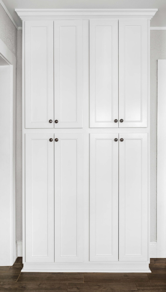 Example of a mid-sized transitional home design design in Philadelphia