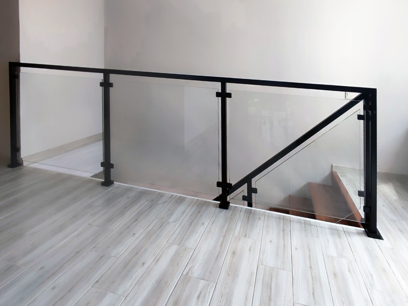 Современная лестница в офис