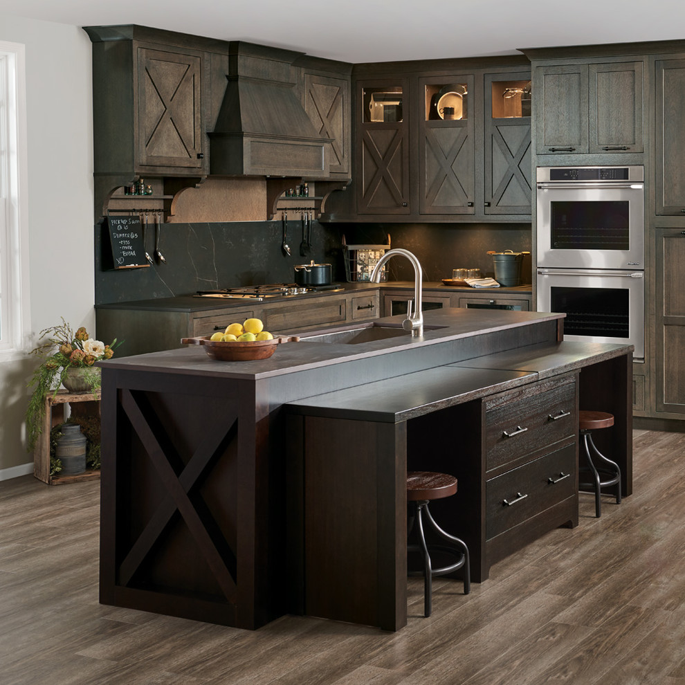 Kitchen - kitchen idea in Chicago