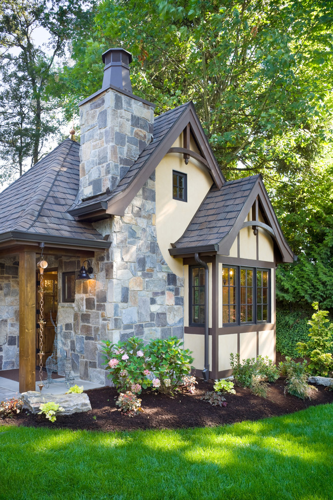 Design ideas for a traditional exterior in Portland with mixed siding.