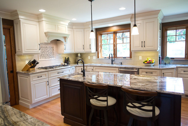 Design ideas for a traditional kitchen.