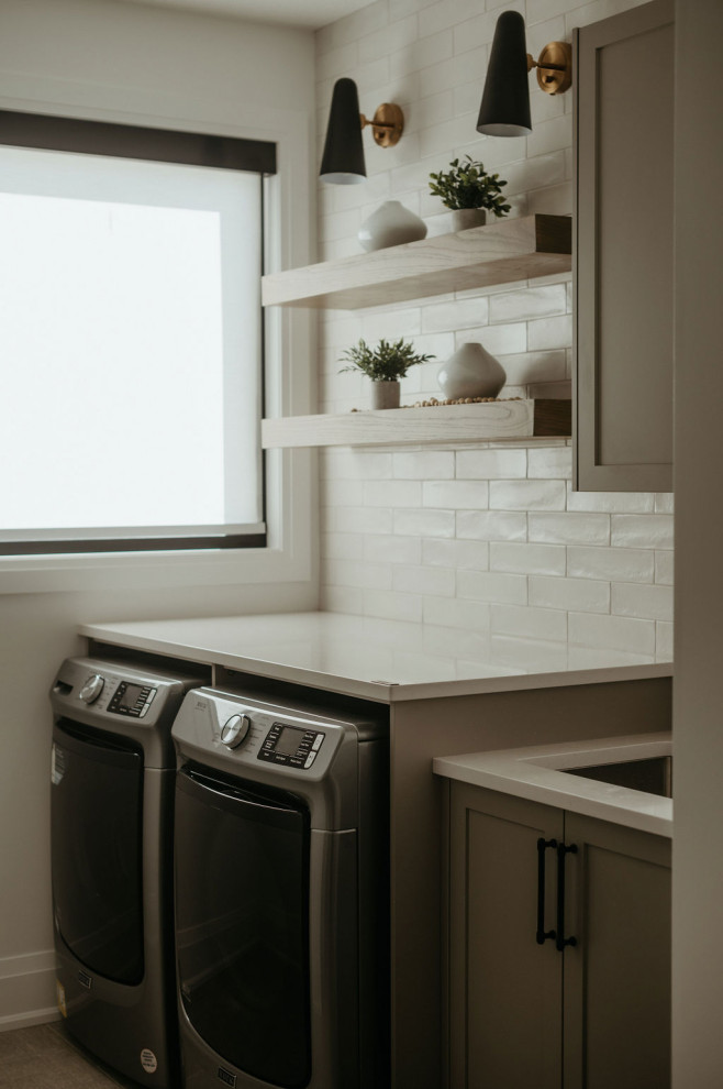 Laundry room - laundry room idea in Toronto