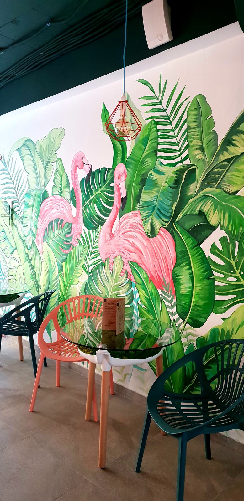 Роспись в кафе здорового питания Фламинго