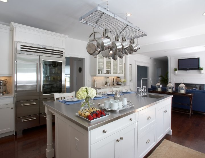 Eat-in kitchen - large contemporary u-shaped dark wood floor eat-in kitchen idea with shaker cabinets, white cabinets, stainless steel countertops, white backsplash, stainless steel appliances and an island