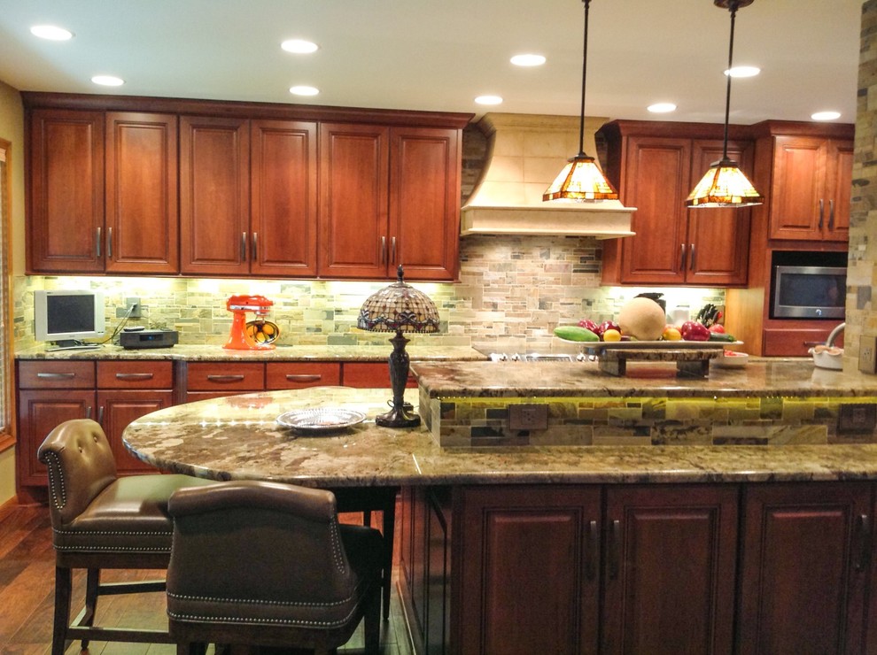 Large traditional kitchen in Wichita.