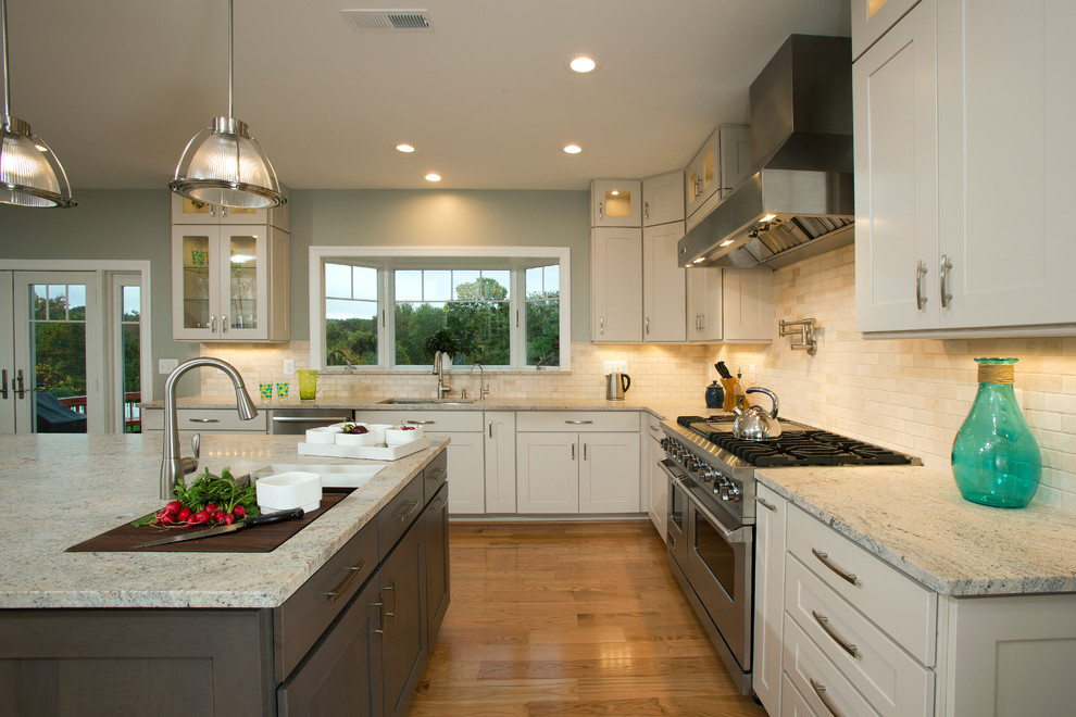 Example of a transitional kitchen design in DC Metro