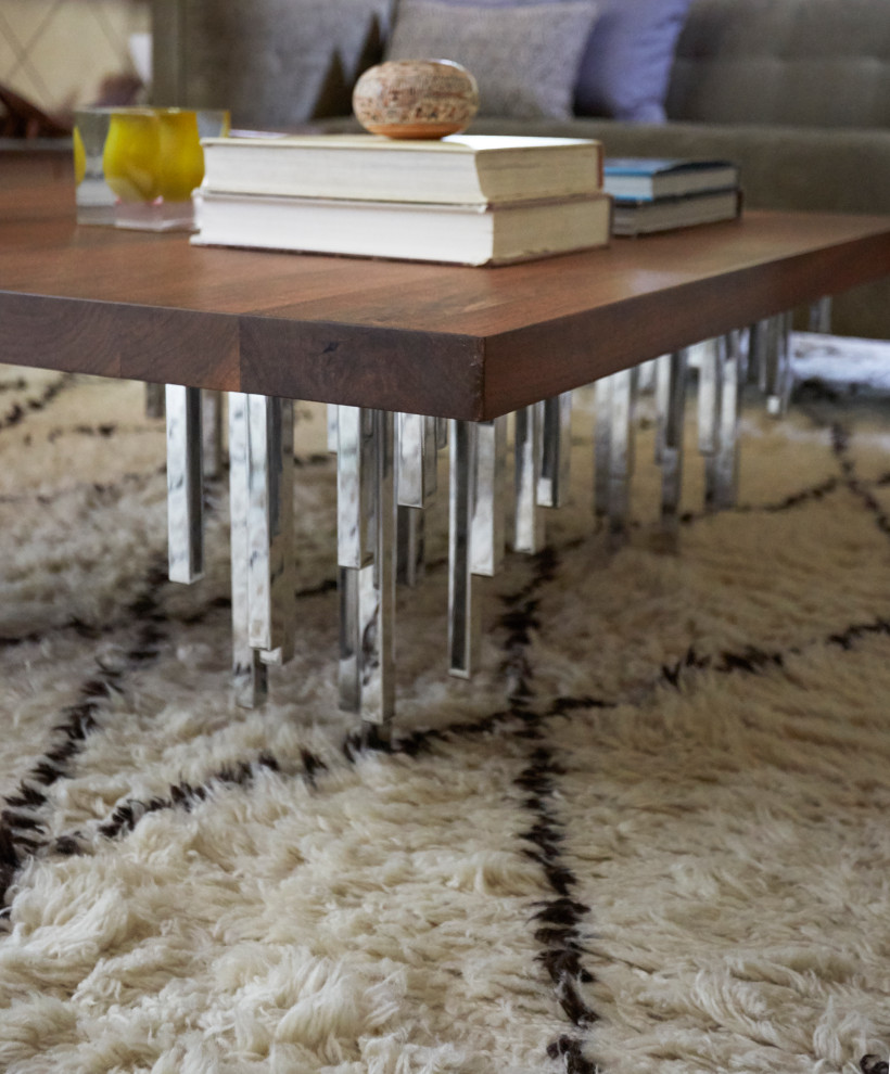 Transitional home design photo in Chicago