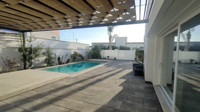 eleganza contemporanea pools-and-hot-tubs