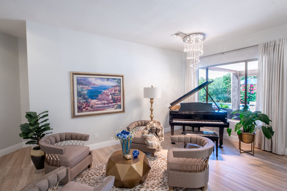 Transitional home design photo in Phoenix