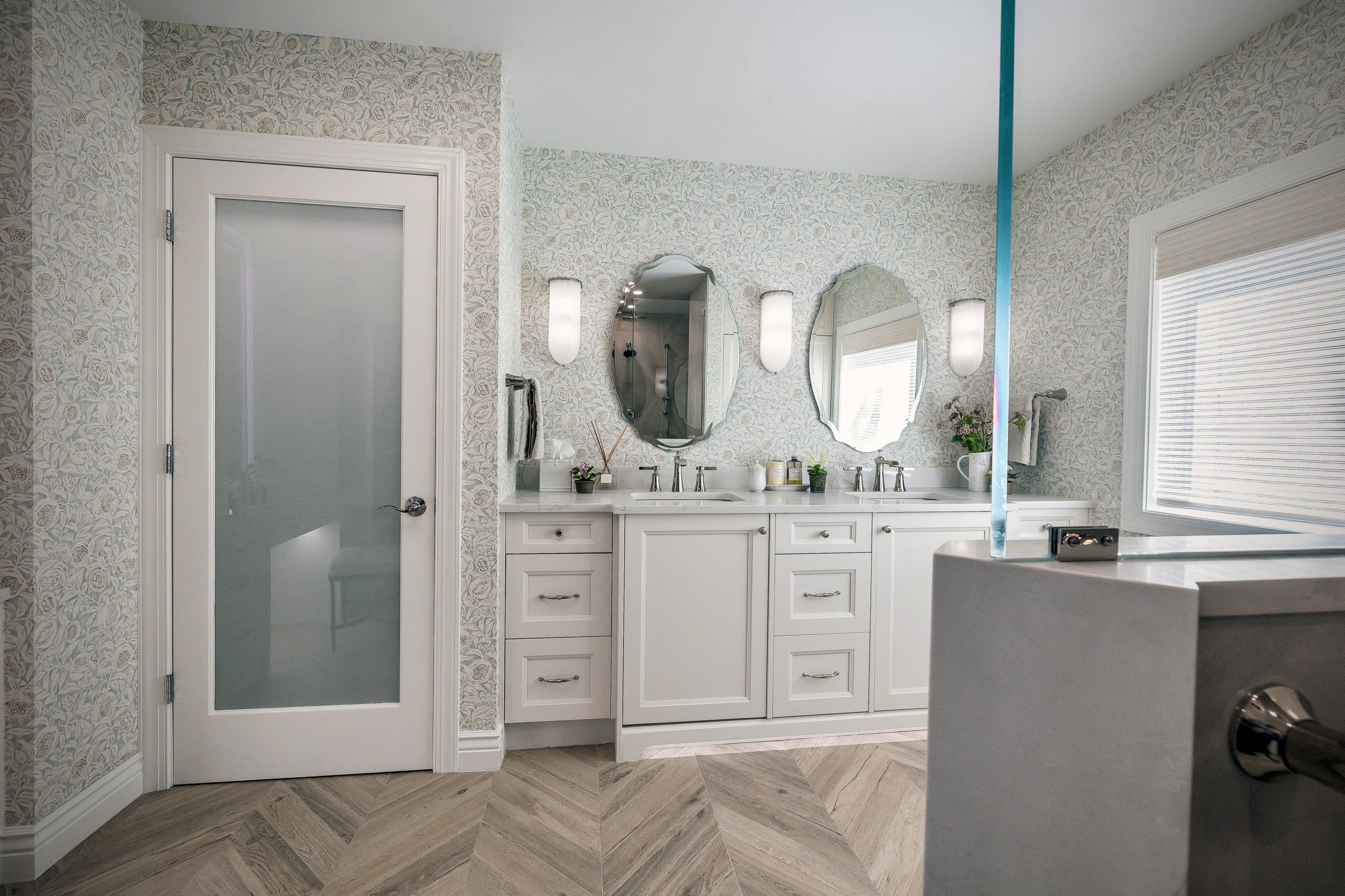 Spacious and Luxurious Bathroom renovation