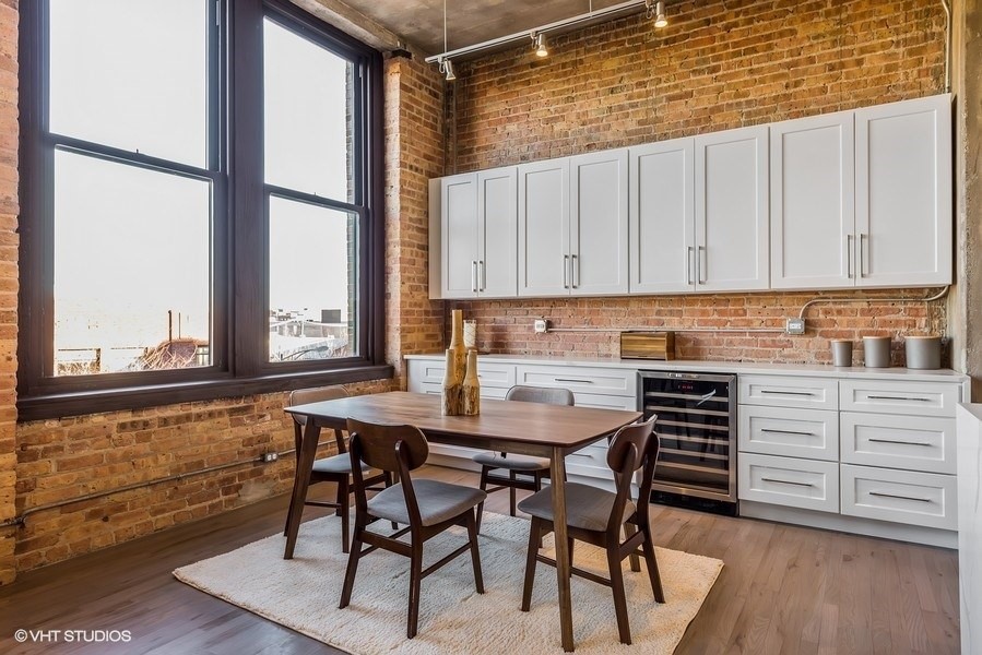 Inspiration for a transitional home design remodel in Chicago