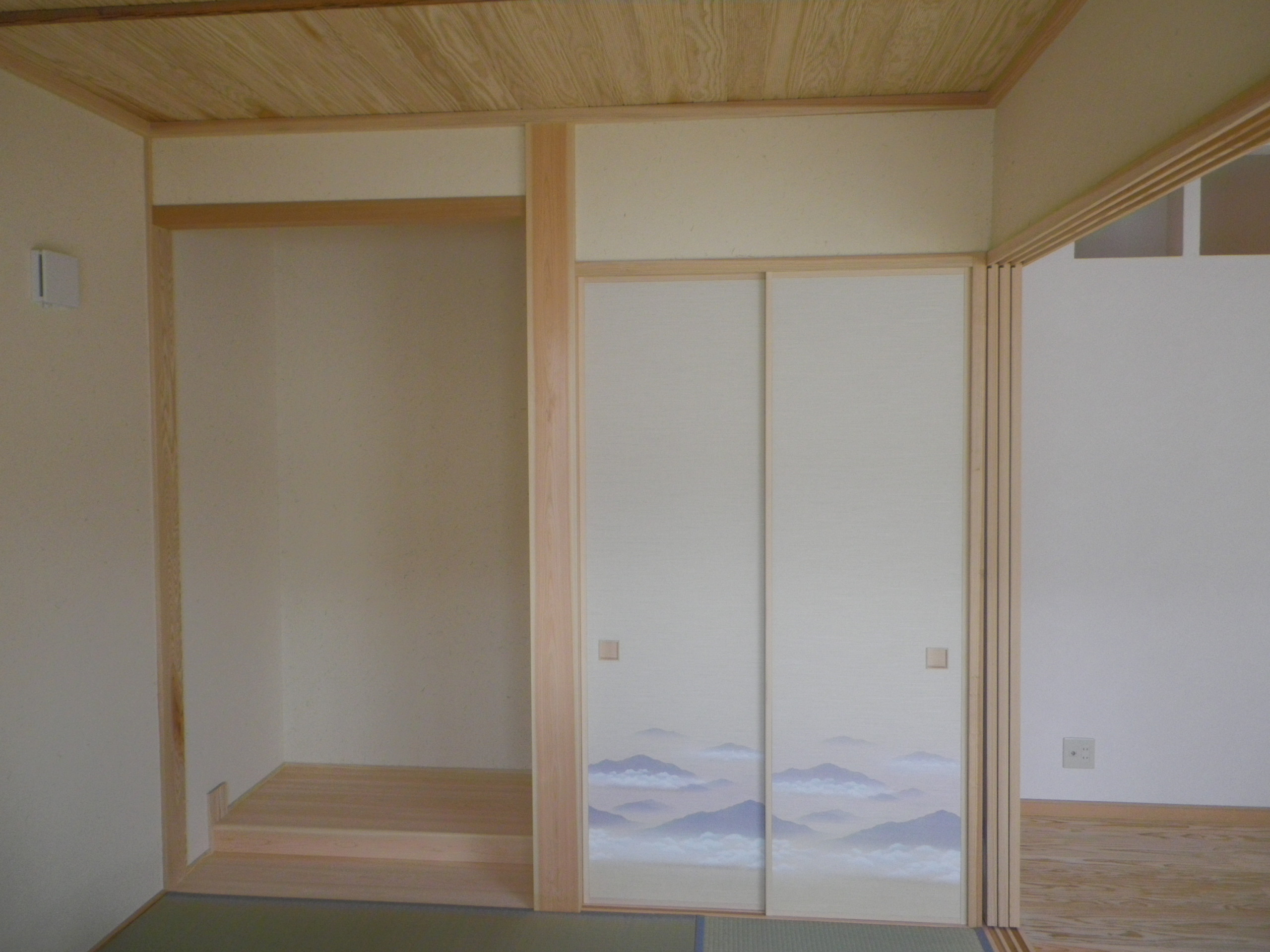 天然木のぬくもりと日の光に包まれる家
