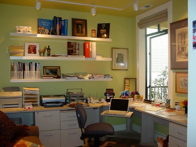 Transitional home office photo in Seattle