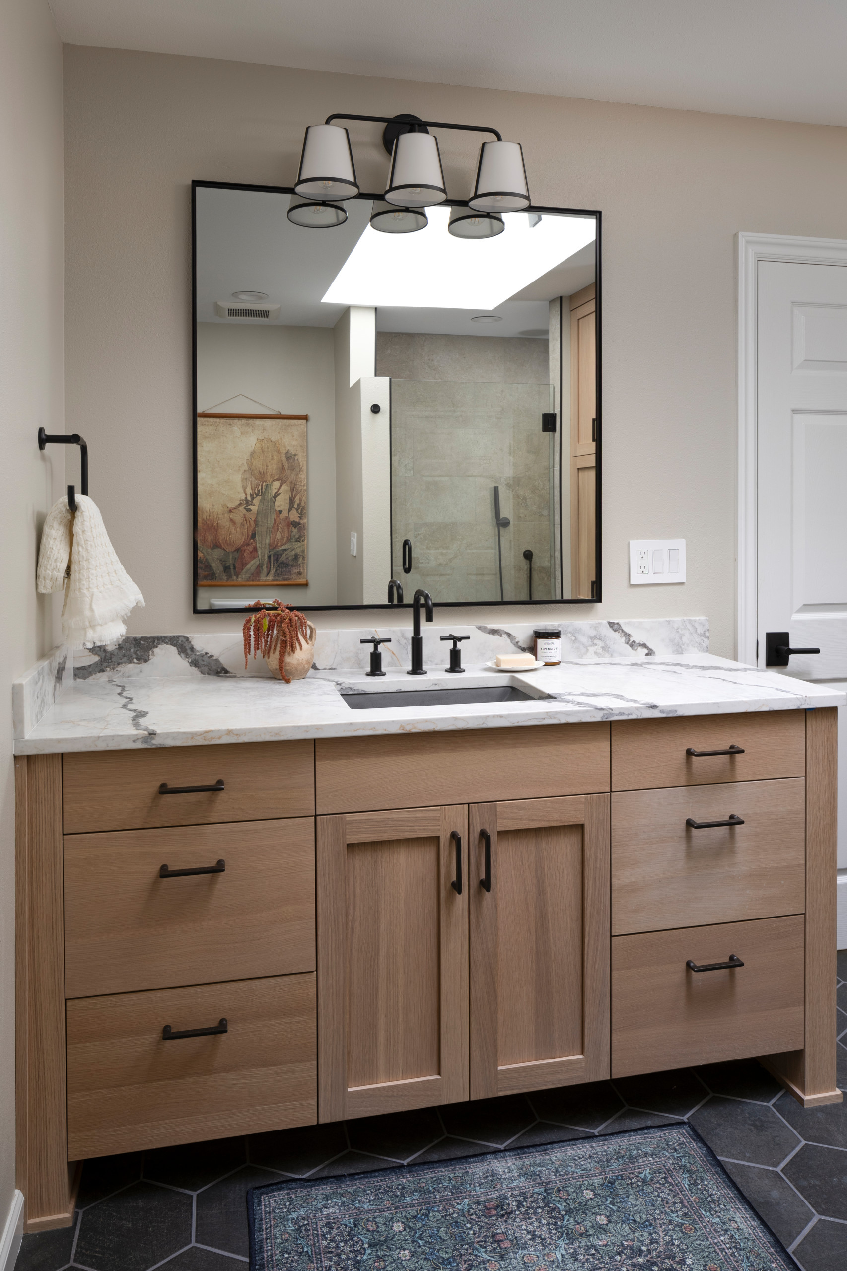 Oak & Onyx Elegance