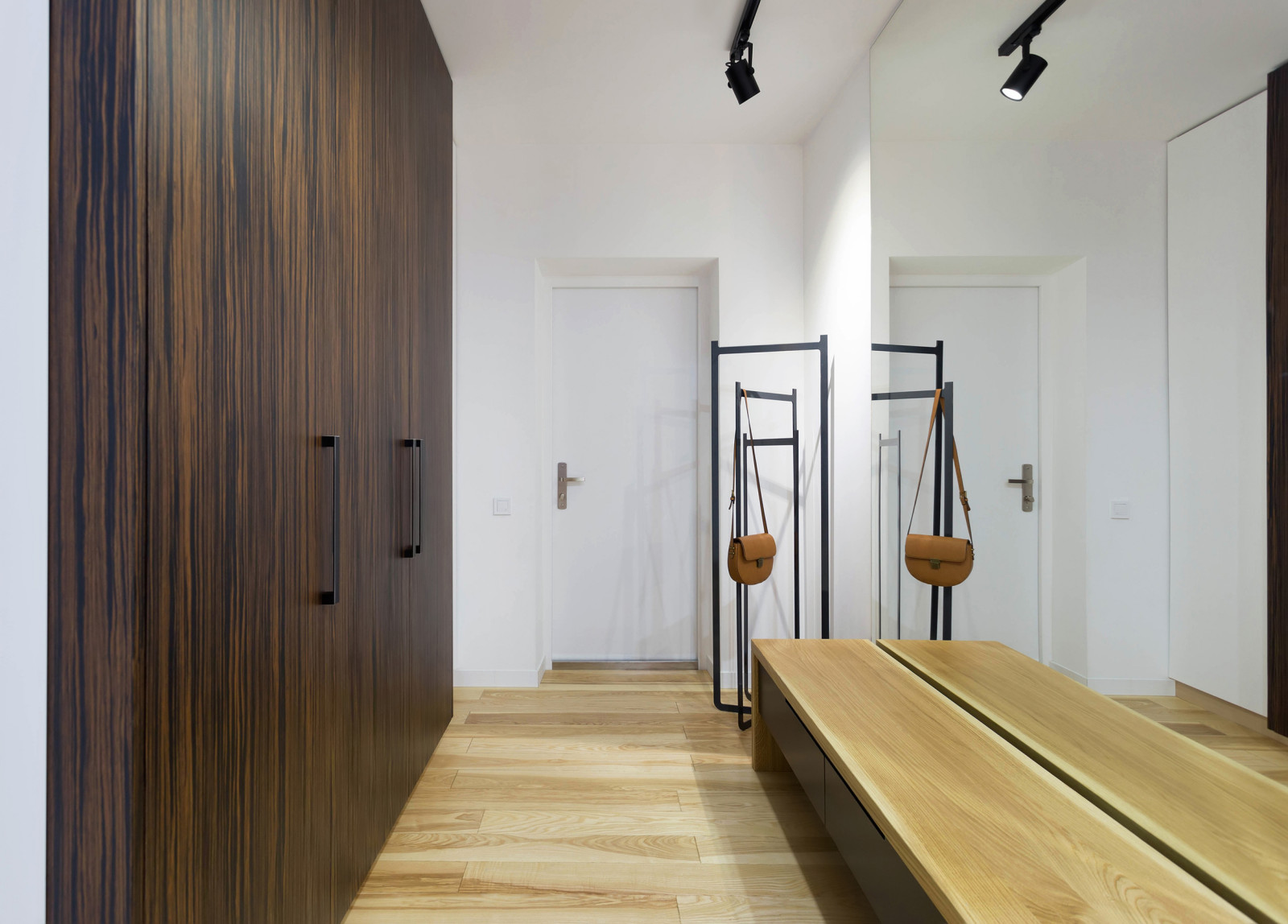 APARTMENT WITH A DEER