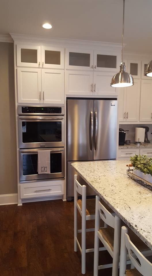 Kitchen - transitional kitchen idea