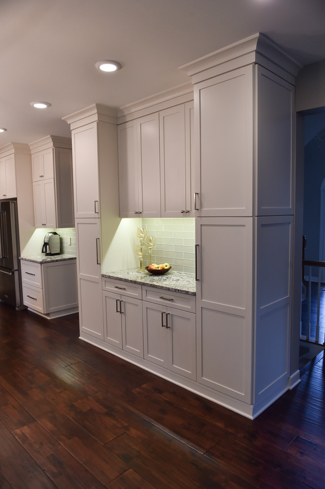 Kitchen - transitional kitchen idea in Cleveland