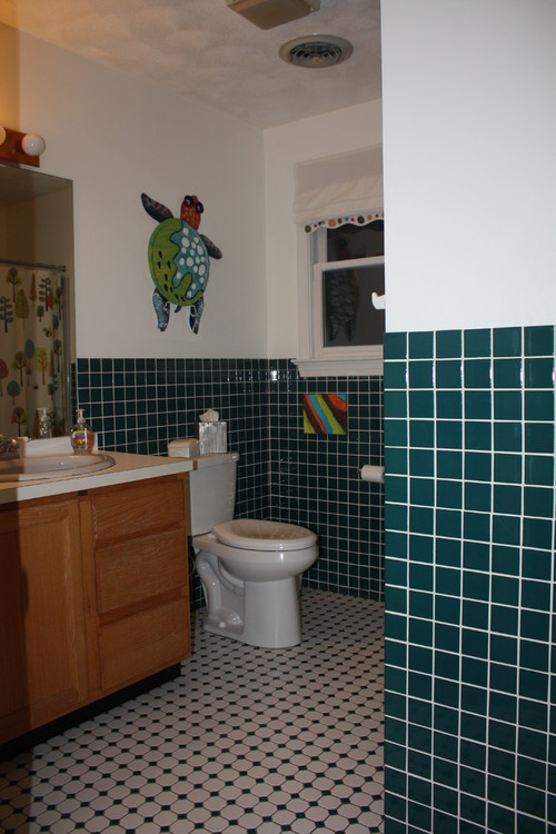 Need help to decorate this hunter green bathroom
