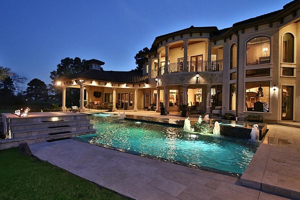 Inspiration for a transitional home design remodel in Houston