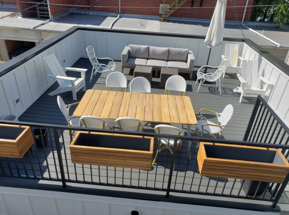 Example of a transitional deck design in Chicago