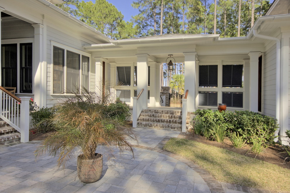 This is an example of a mid-sized traditional patio in Charleston.