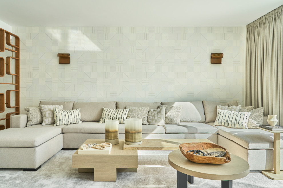 Idee per un soggiorno minimal con pareti bianche e carta da parati