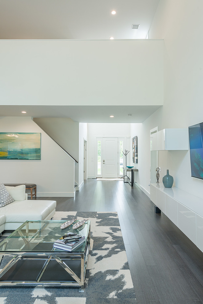 Inspiration for a transitional entryway remodel in New York