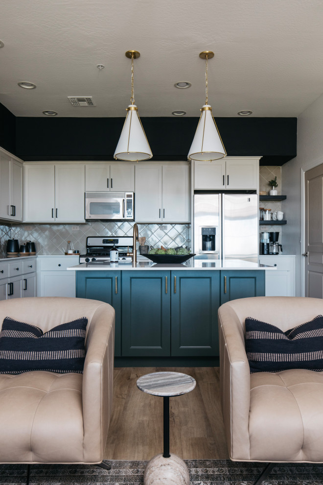 Example of a transitional home design design in Phoenix